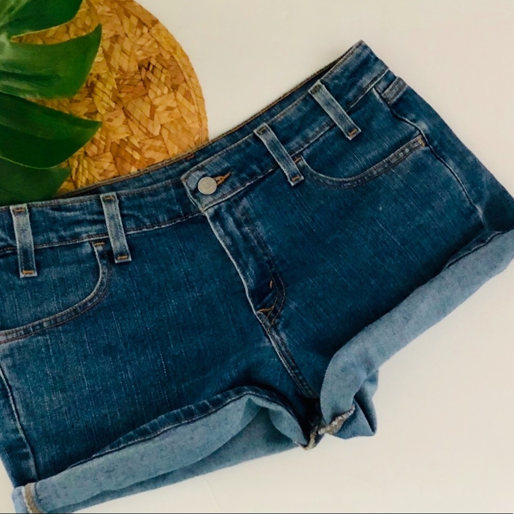 Levi’s blue denim retro high rise “Mom” shorts high waisted size 9 Junior